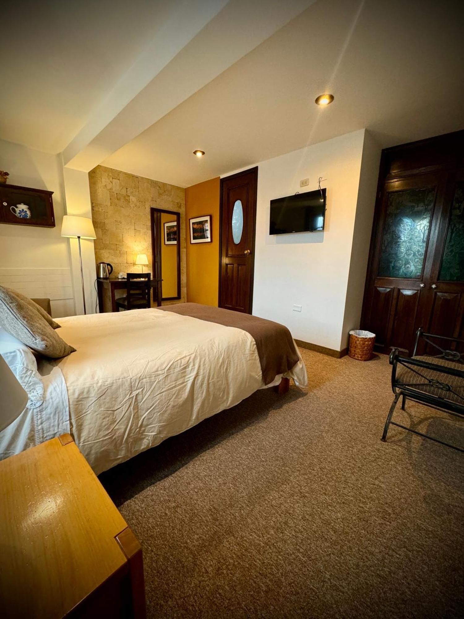 Hotel Churup Уарас Екстериор снимка